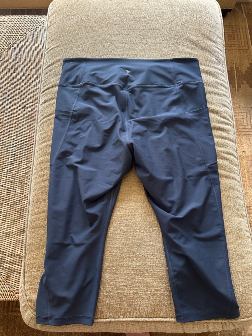Old Navy PowerSoft Navy Crop Leggings with Side Pockets - Picture 4 of 5
